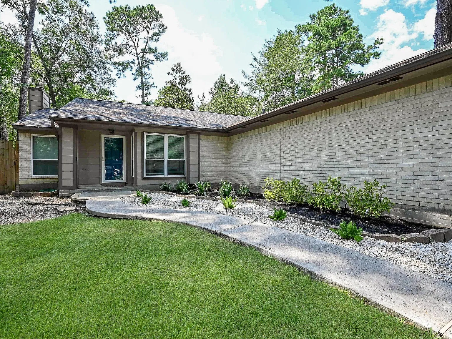 3 bed, 2.0 bath, 1536 sqft, $2,100 — Photo 3
