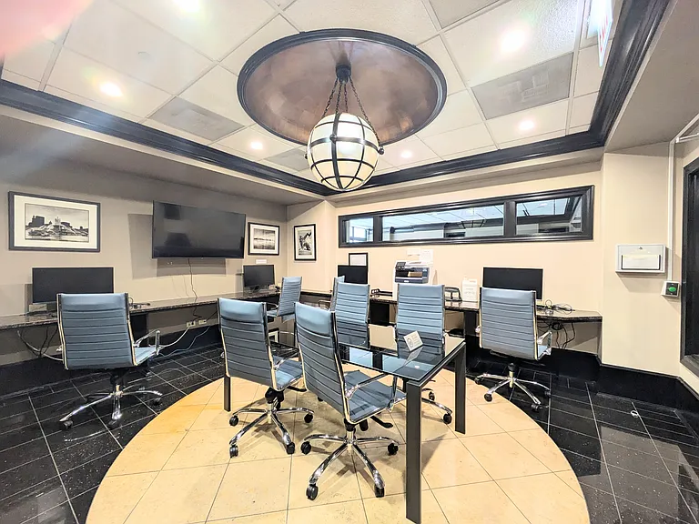 10 E Ontario St #1105 — Photo 24