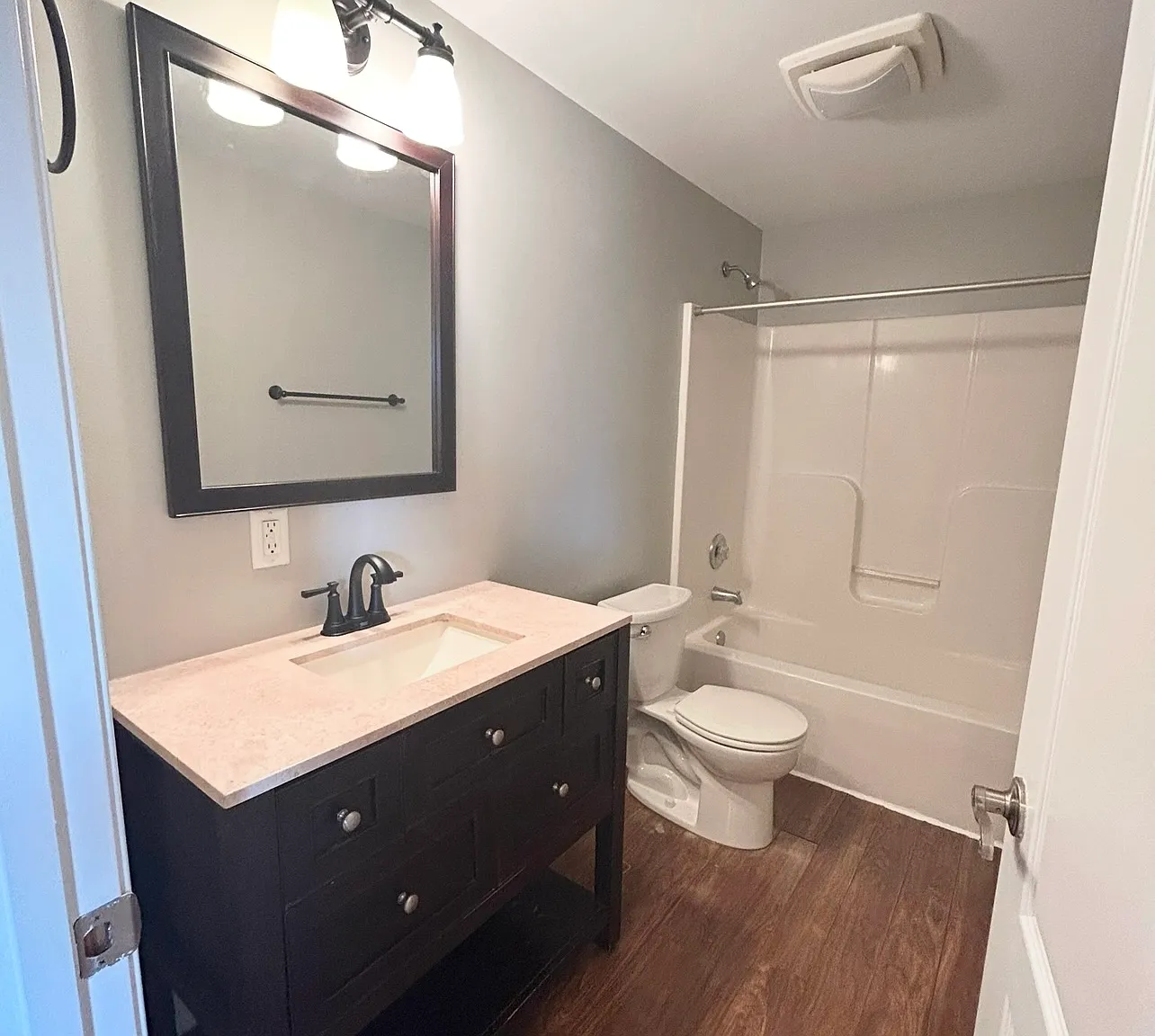 1 bed, 1000 sqft, $1,700 — Photo 4