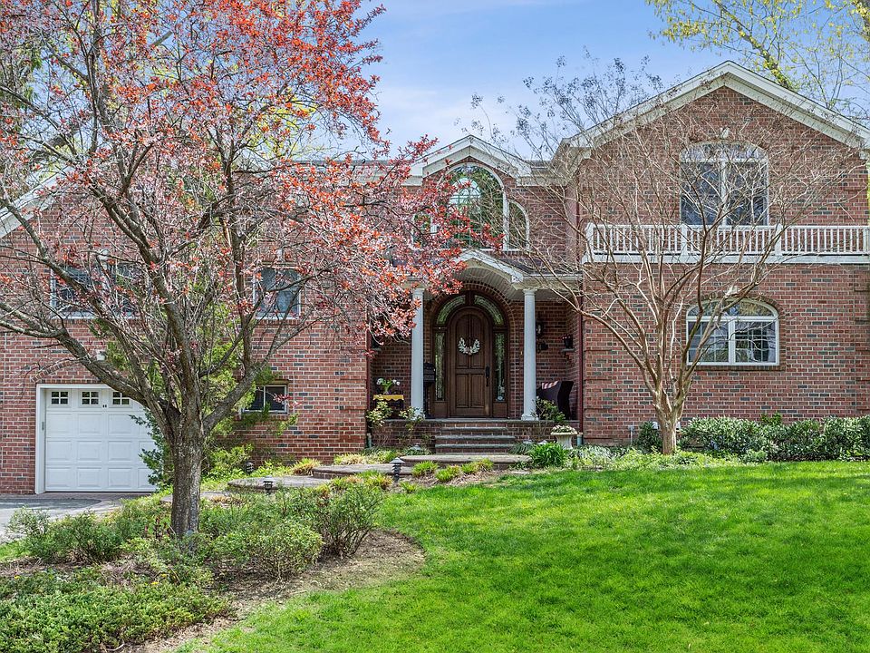 1st image of 34 Fernwood Ln