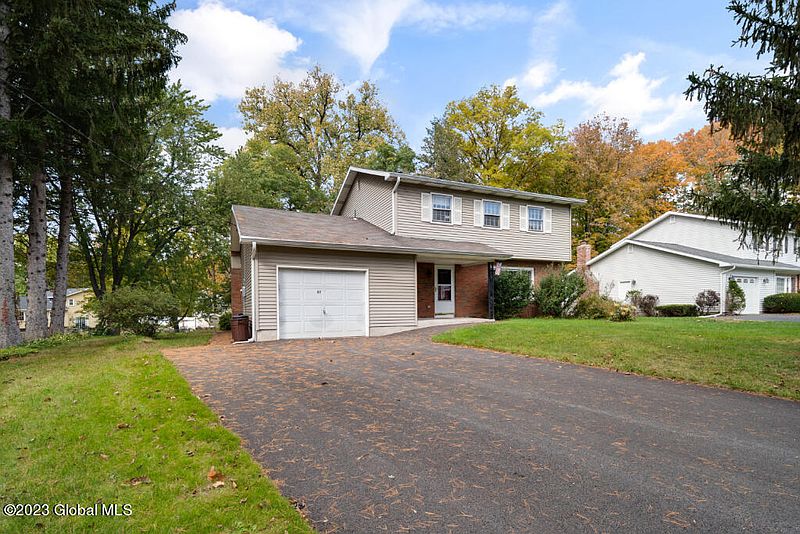 3rd image of 27 Sparrowbush Rd. S