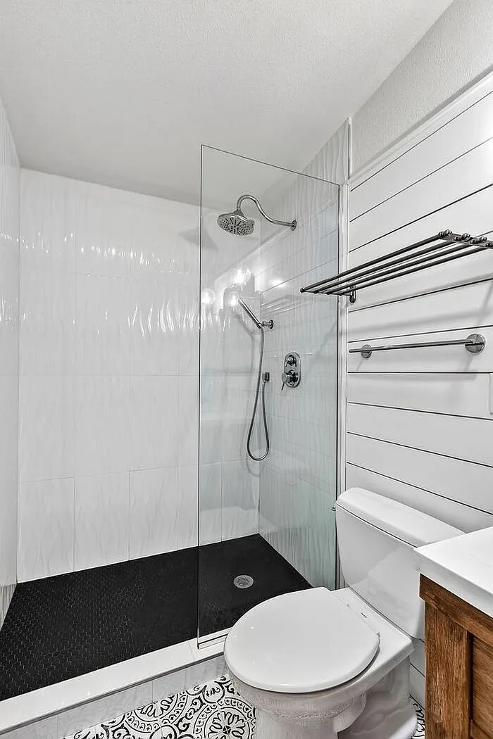 3 bed, 2.0 bath, 1210 sqft, $3,995 — Photo 3