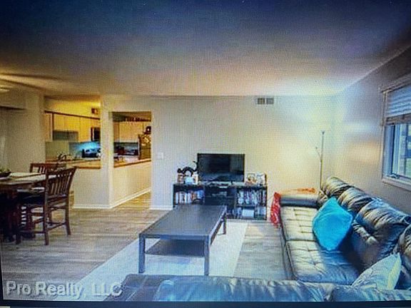 2nd image of 111 Pinewood Cir #13