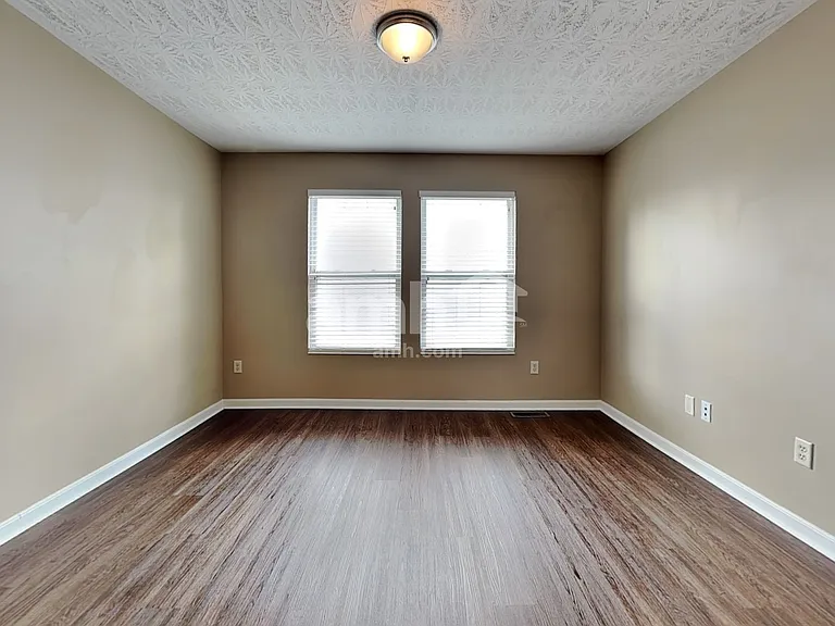 5557 Windsor Ct — Photo 16