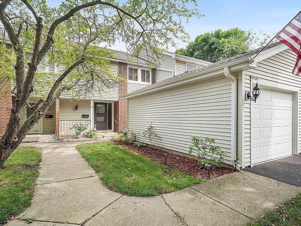 1st image of 30W380 Oakmont Dr