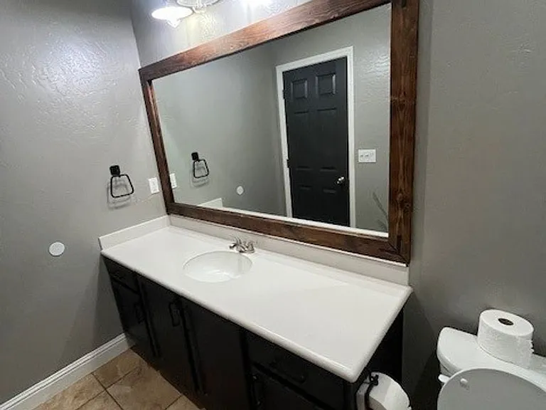 2437 W Glendale Ave — Photo 8
