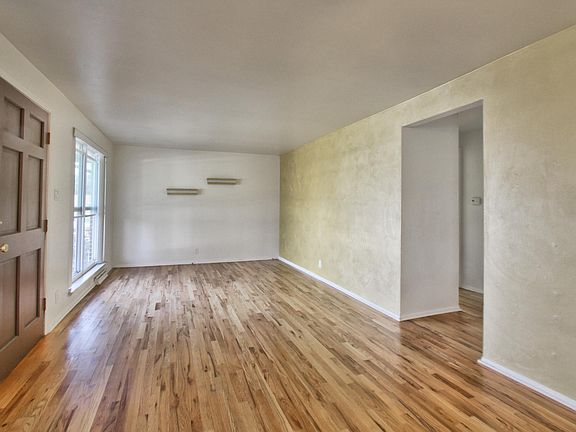2nd image of 4744 Estes St