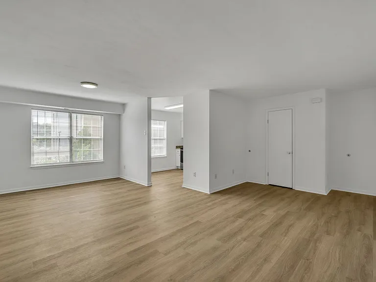 Amhurst III Apartments — Photo 7