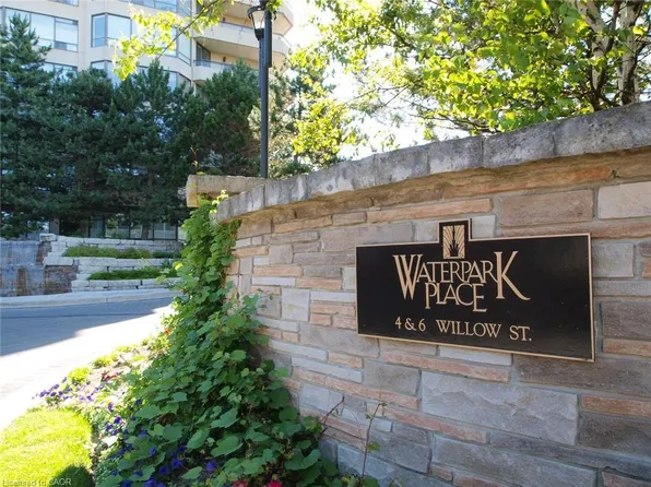 4 Willow St #1103, Waterloo, ON N2J 4S2