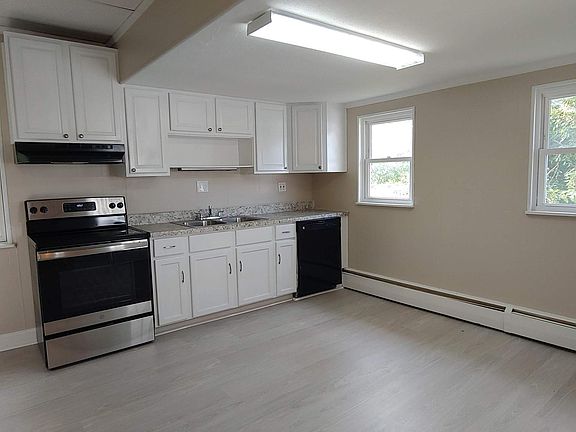 4th image of 1463 Heidelberg Ave