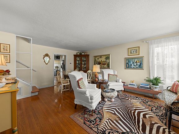 4th image of 283 Hillside Ave