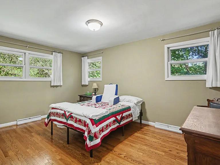 112 Holly Rd — Photo 7