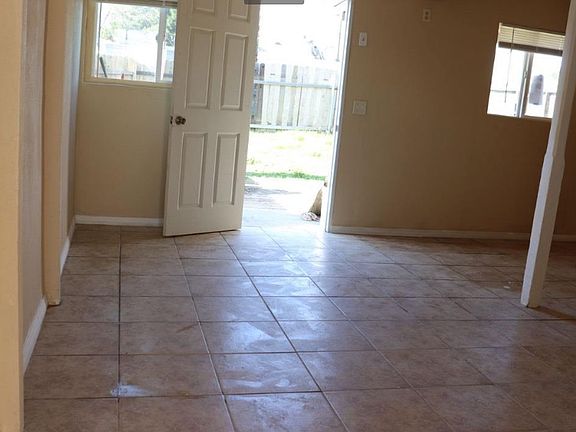 4th image of 1403 Yosemite Dr #B