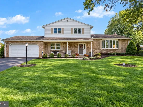 219 Westview Dr, Mechanicsburg, PA 17055