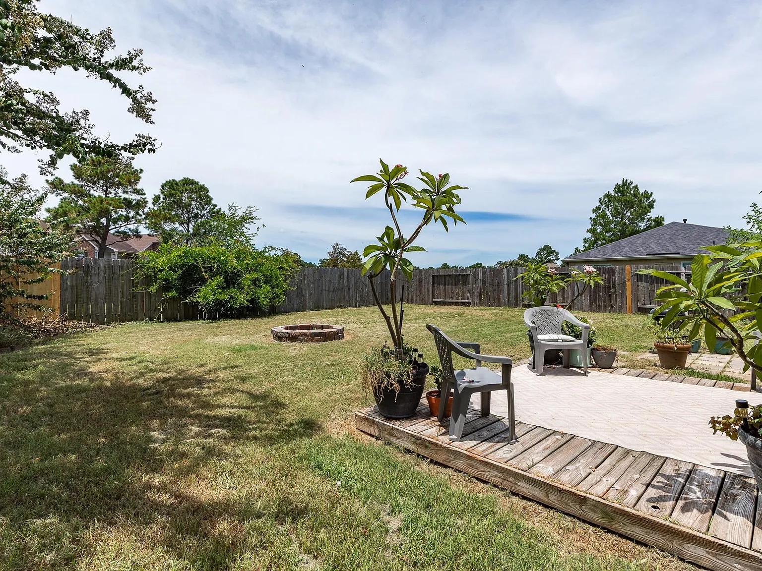 4 bed, 2.0 bath, 1802 sqft, $1,900 — Photo 2