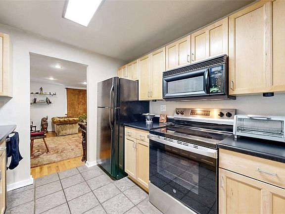 4th image of 1080 Krameria Street