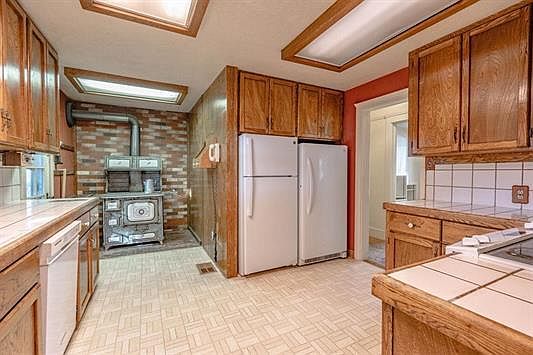 5th image of 1435 Riverside Dr