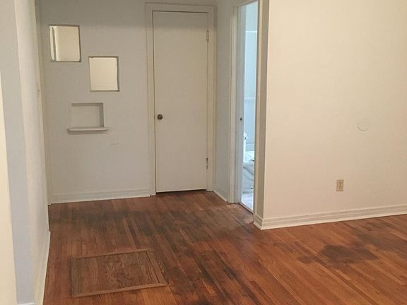 LR looking into BR/Bath Hall