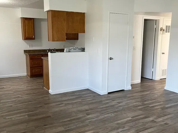 100 W Caldwell Ave #15, Visalia, CA 93277