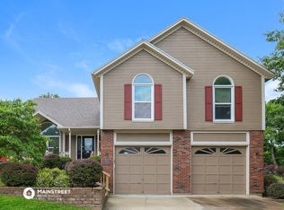 609 Town Center Dr, Raymore, MO 64083