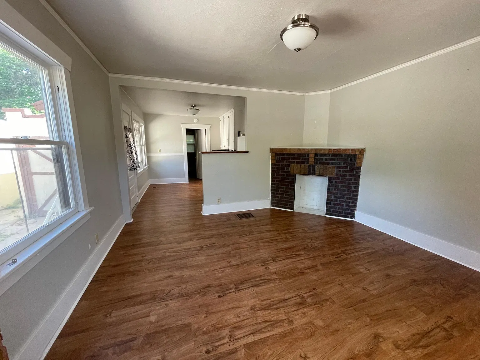 1 bed, 800 sqft, $1,050 — Photo 2