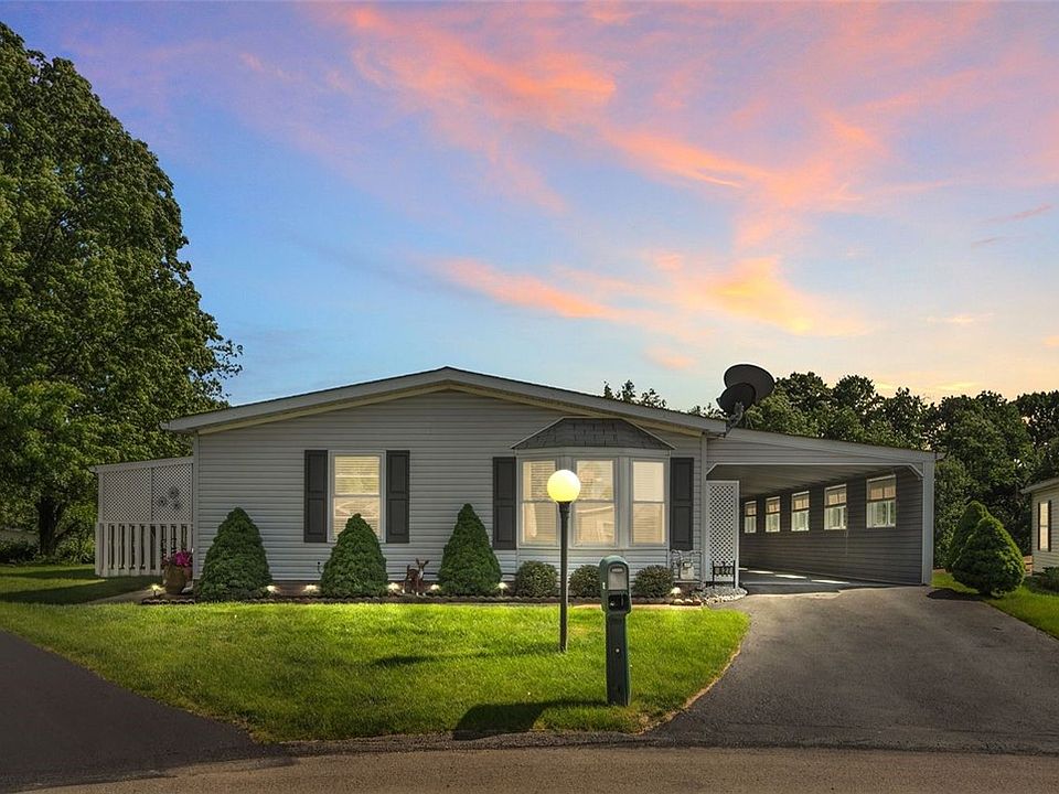1st image of 827 Clover Ln