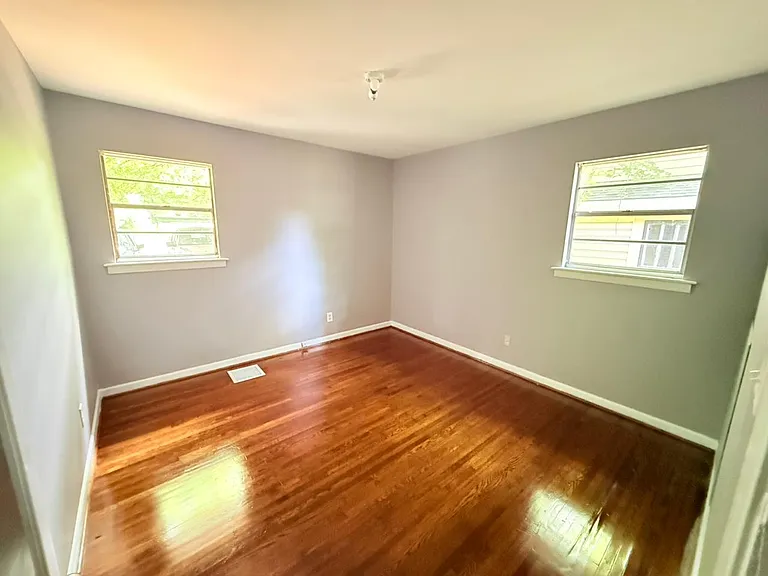 1221 Maple St — Photo 6