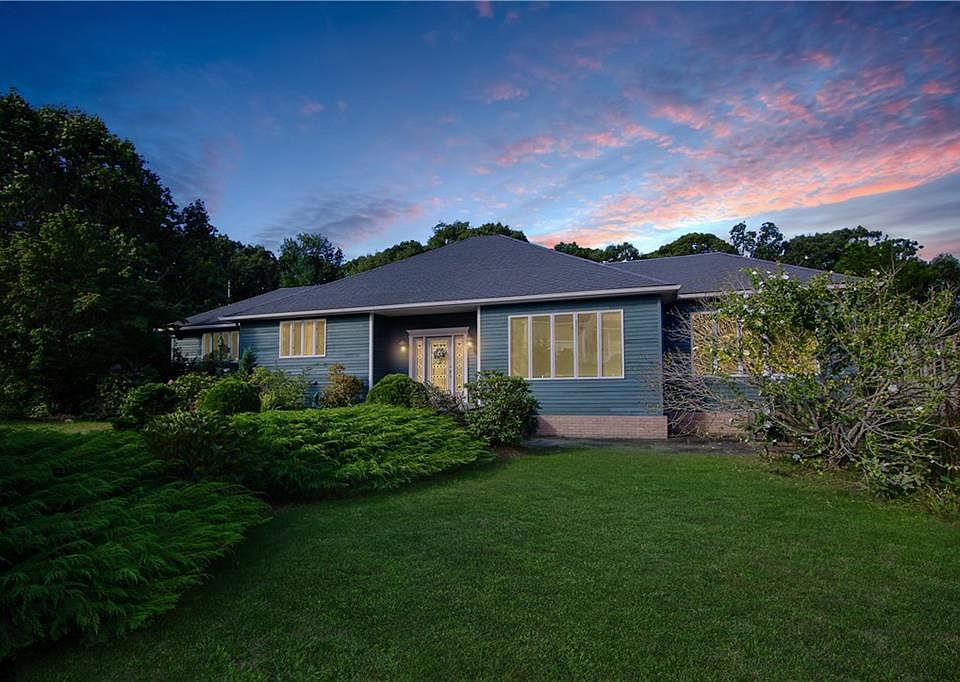1st image of 5 Essex Dr