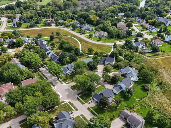 8111 Wellington Blvd, Johnston, IA 50131