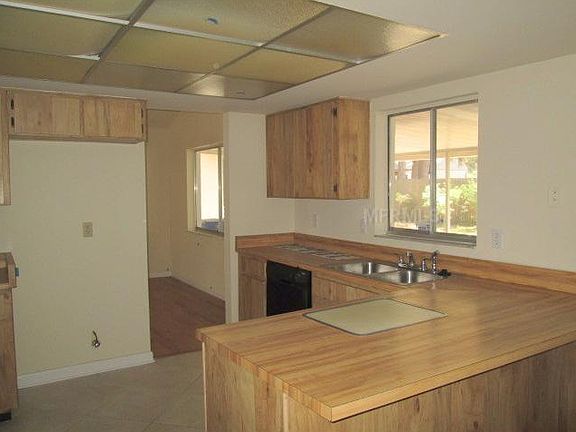 3rd image of 2701 Lakeville Dr