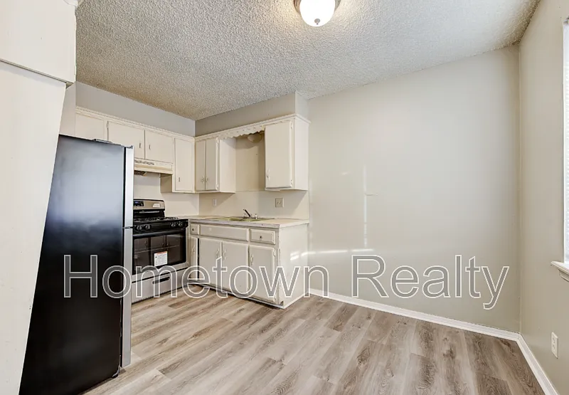 1 bed, 1.0 bath, $350 — Photo 4