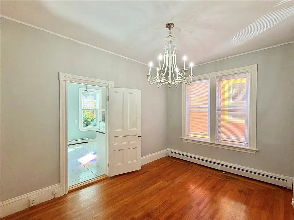 2 bed, 1.0 bath, 2720 sqft, $2,150 — Photo 4