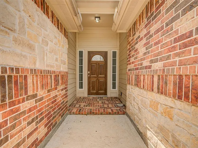 1511 Andrews St — Photo 5