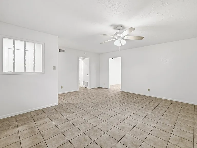 301 N Manor Dr #A — Photo 3