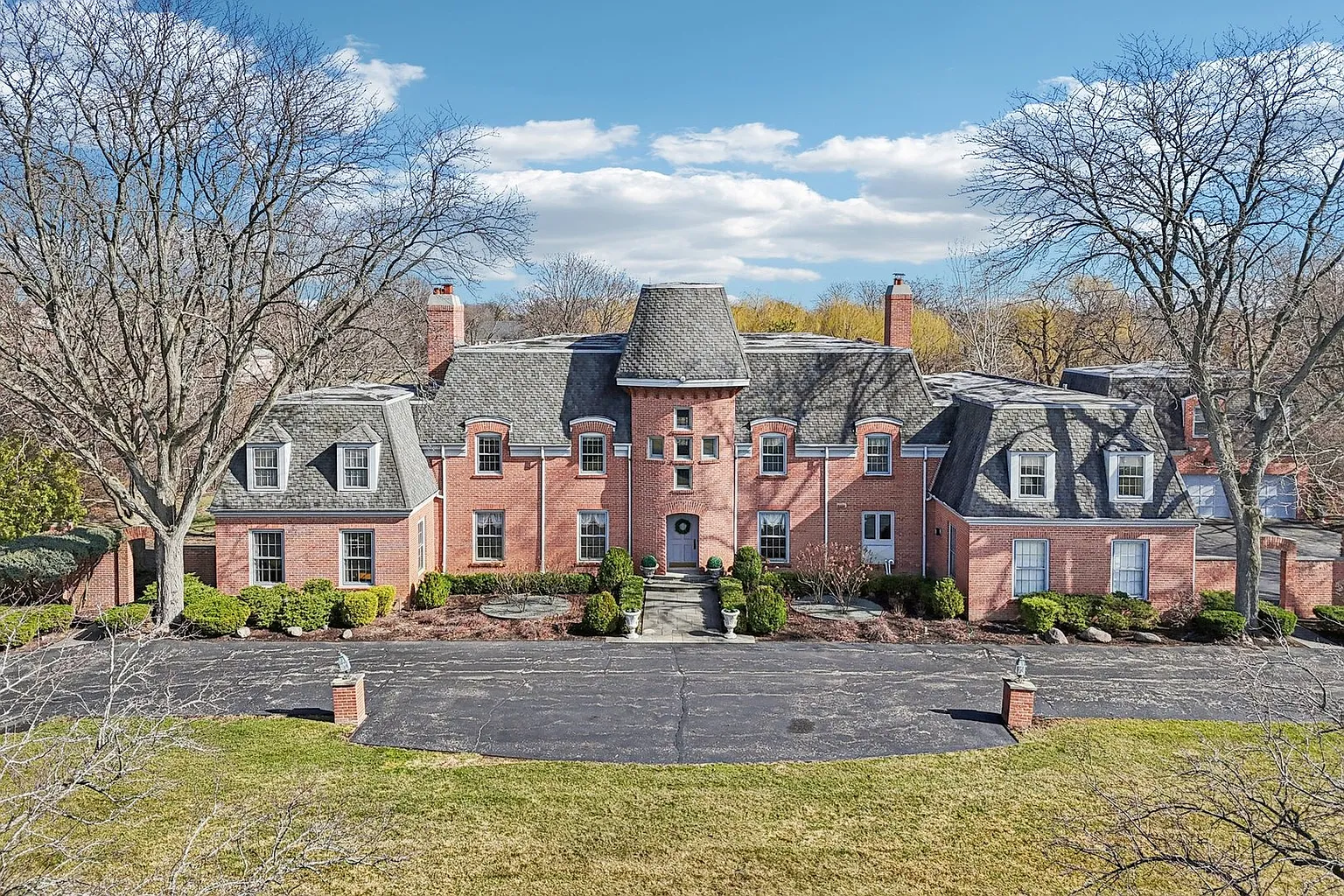 545 Windsor Rd photo 1