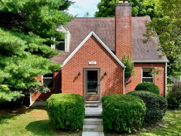 208 Court St, Lewisburg, WV 24901