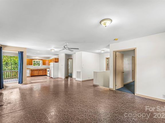 5th image of 288 Royal Pines Dr