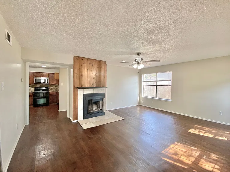 2202 Prairie Creek Trl — Photo 10