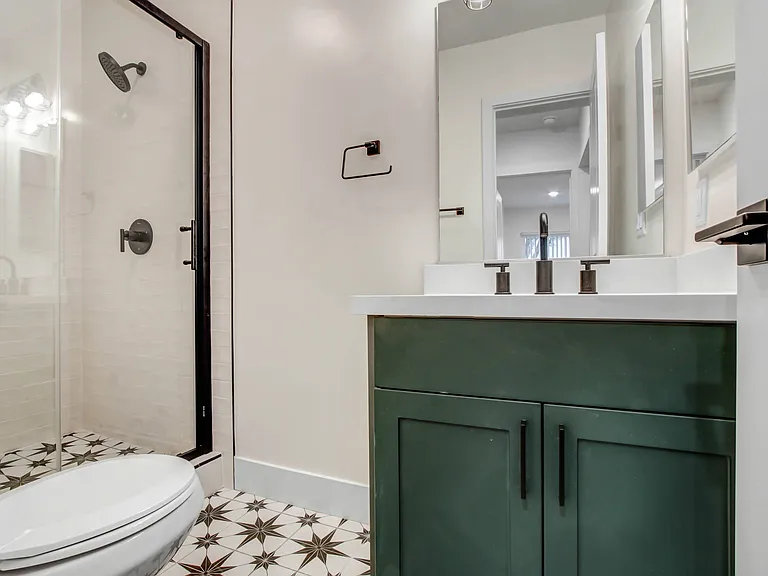 1333 N Martel — Photo 8