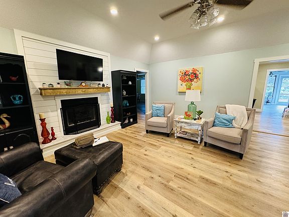 3rd image of 173 Jade Rd