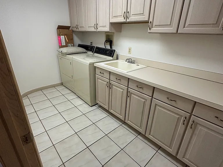 6739 Arlington Dr — Photo 22