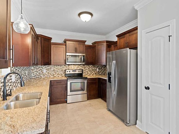 5th image of 163 Hereford Blvd