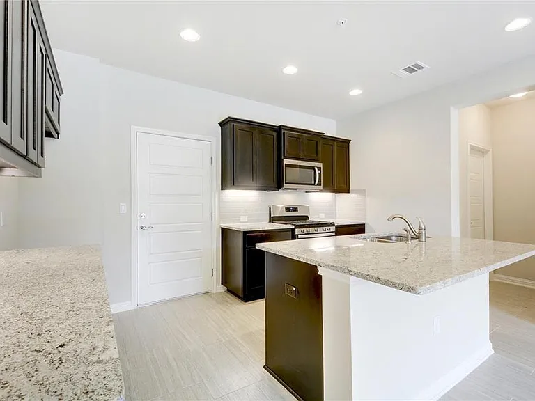 13800 Lyndhurst St #304 — Photo 12