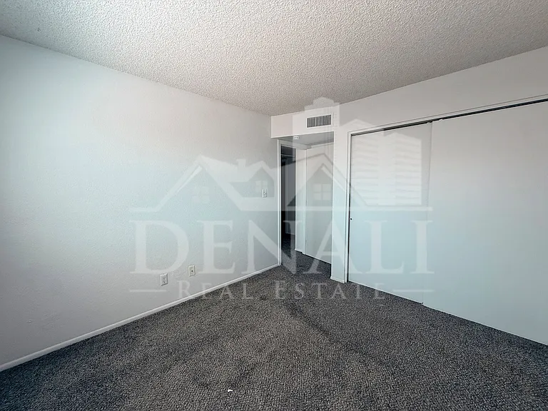 4006 S 44th St — Photo 10