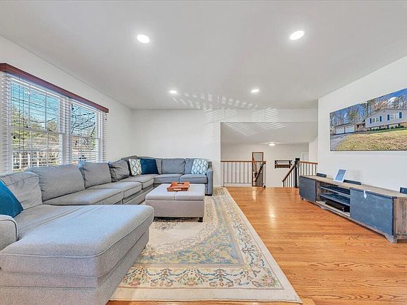 4th image of 5824 Penguin Dr
