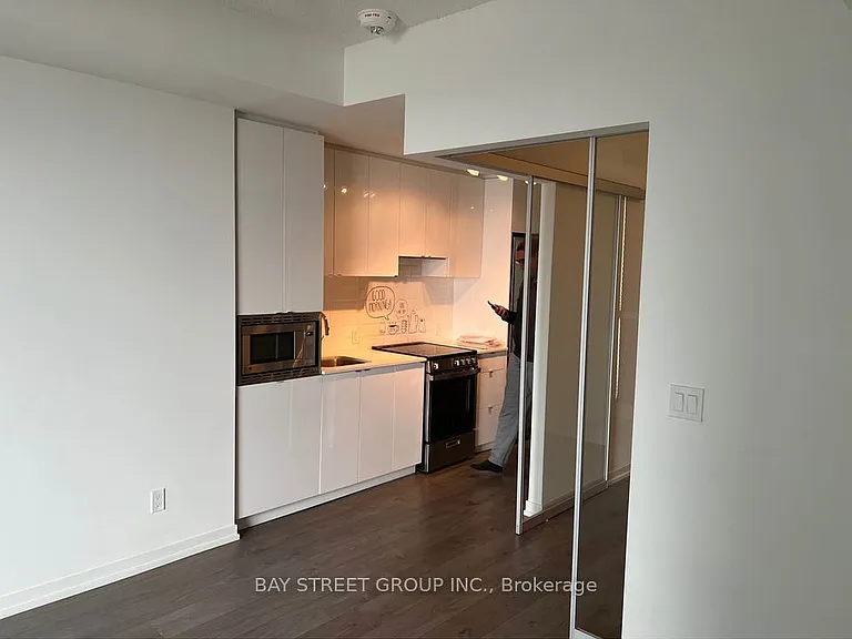 49 E Liberty St #2006 — Photo 23