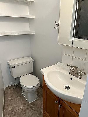 5th image of 534 W 47th St #2C