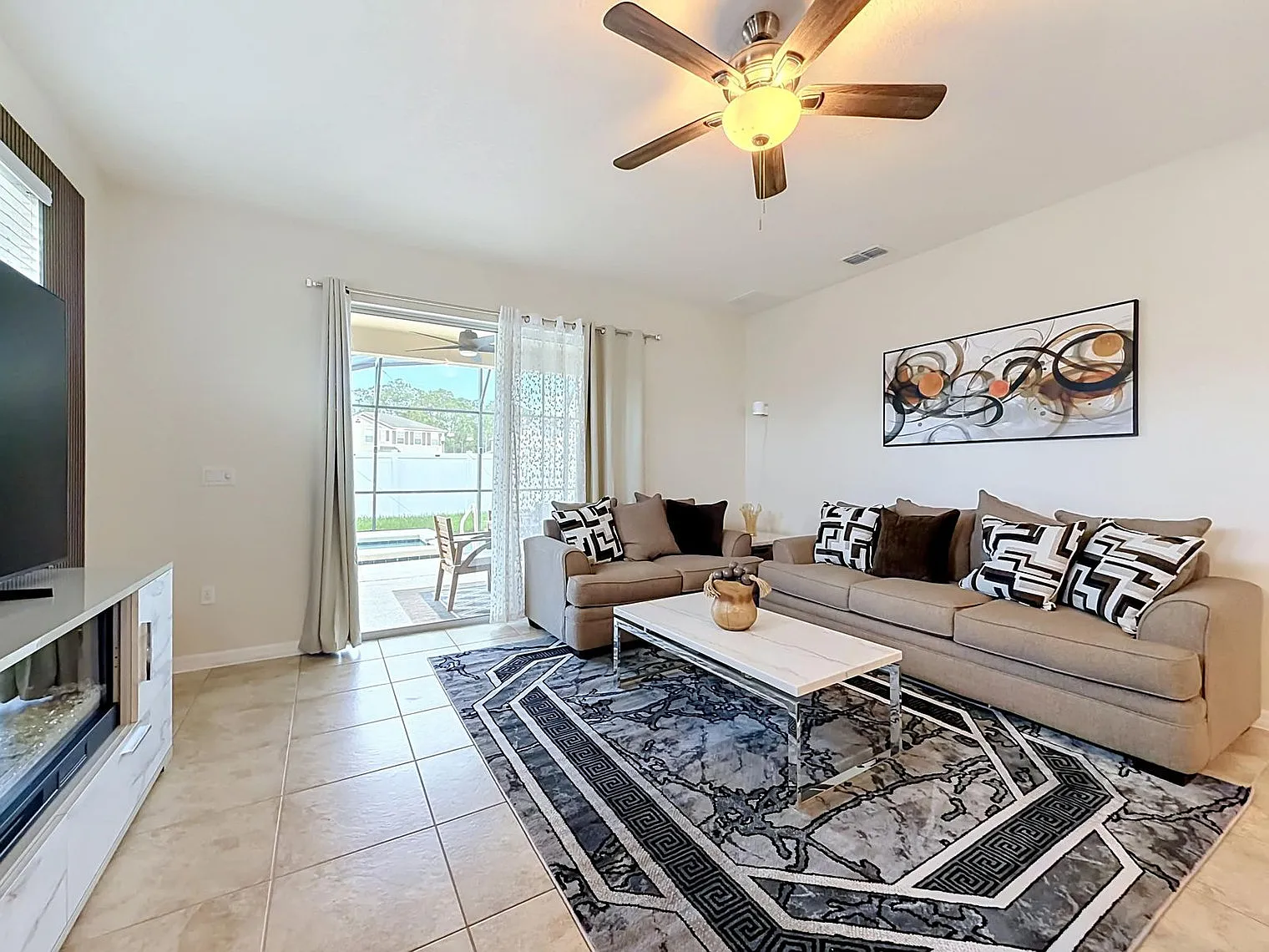 5 bed, 5.0 bath, 1711 sqft, $7,560 — Photo 2