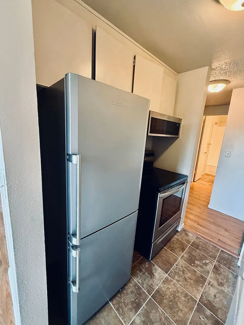 Admirals Apartments — Photo 4