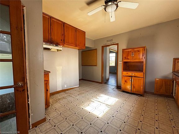 4th image of 233 Talbot St